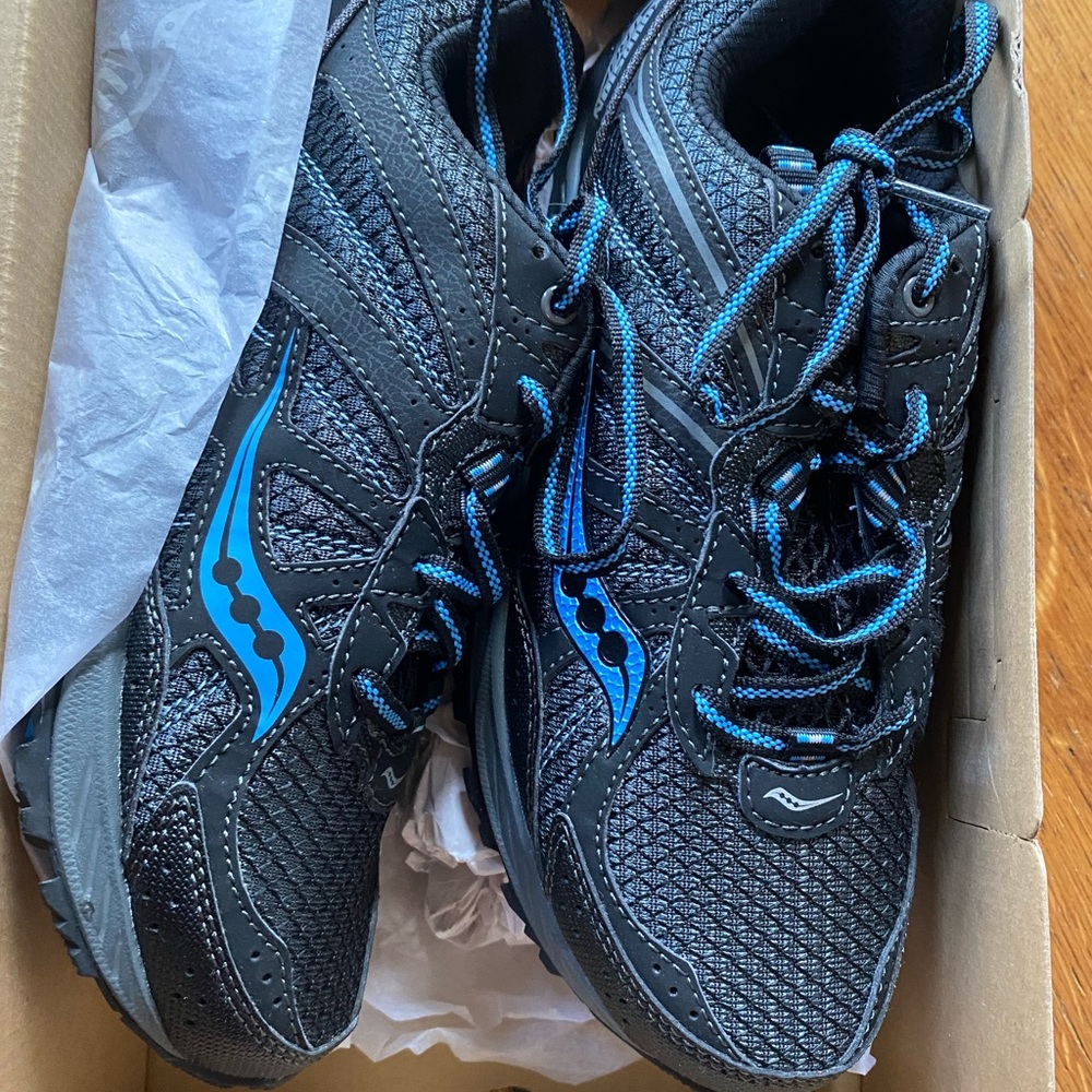 NIB Women’s Saucony Grid Excursion in a size 8